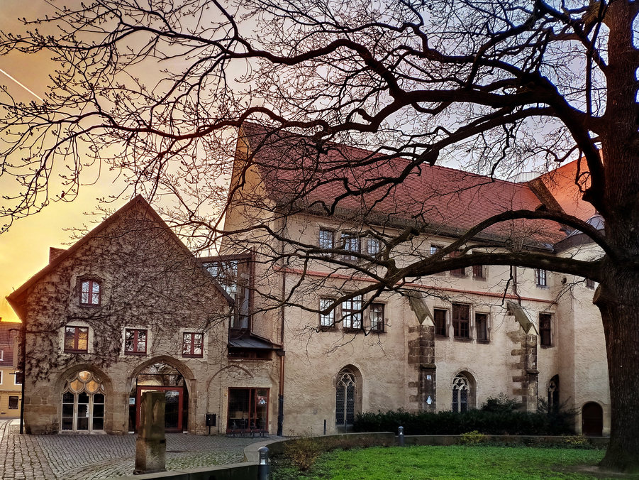 Stadtmuseum Pirna im Klosterhof bei Sonnenuntergang