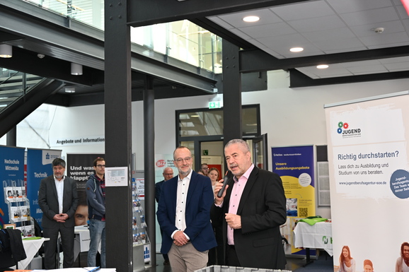 Zeigt Eröffnung UniBörse