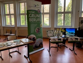 RollUp und Standaufbau in einem Klassenzimmer