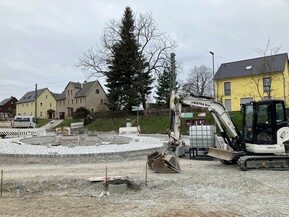 Kreisverkehr und Baustelle
