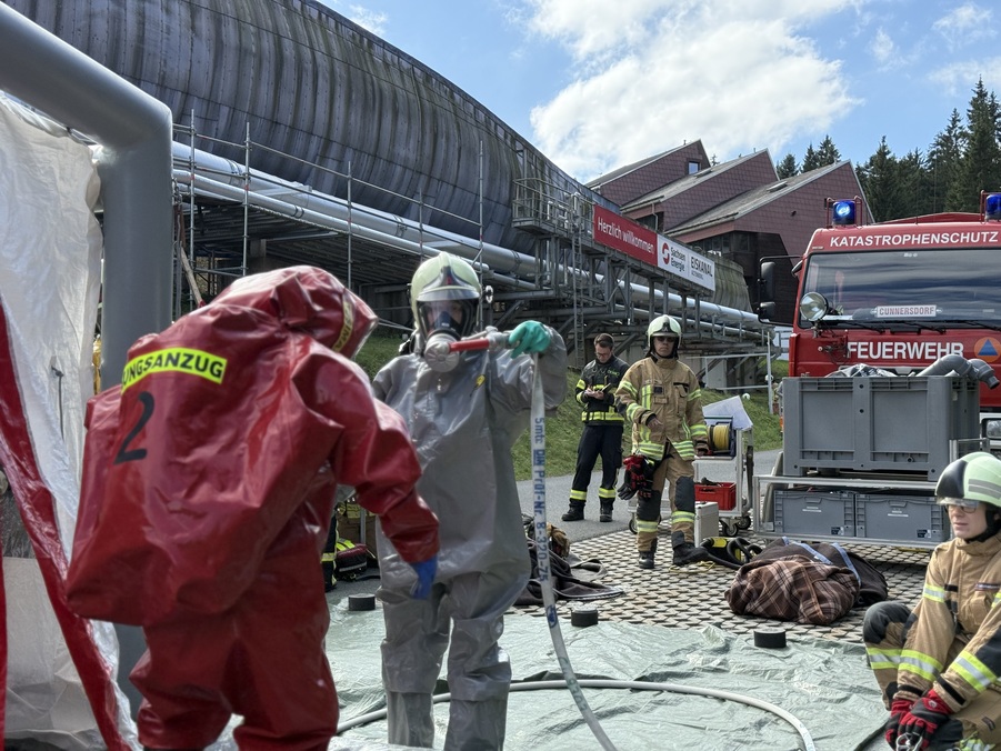 Symbolbild von der ABC-Übung mit Einsatzkräften