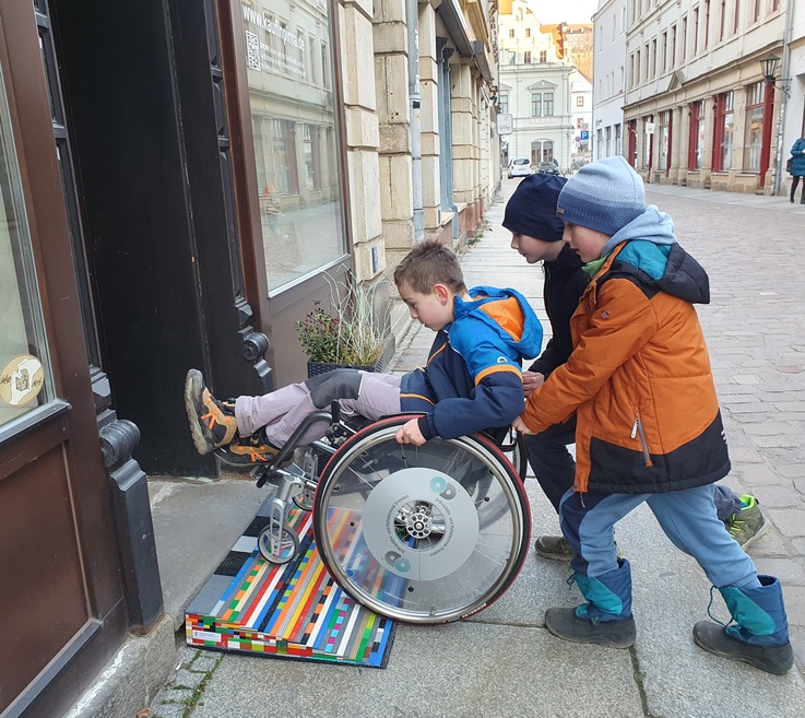 Rampe aus Legosteinen