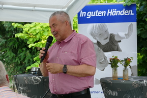 Landrat an Mikrofon