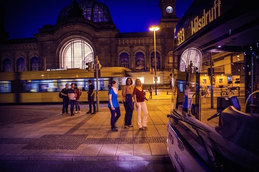 Zeitumstellung Nachtbus am Dresdner Hauptbahnhof