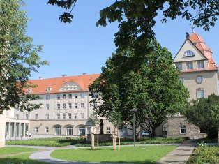 Innenhof Landratsamt Schloßhof 2/4