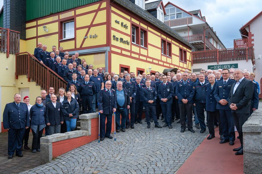 Gruppenfoto FFW Auszeichnungsveranstaltung