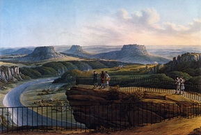 Die Basteiaussicht in der ersten Hälfte des 19. Jahrhunderts als Kupferstich von Johan Christian Clausen Dahl und E. A. Schmidt; fünf Wanderer schauen hinab auf die Elbschleife und drei Tafelberge am Horizont