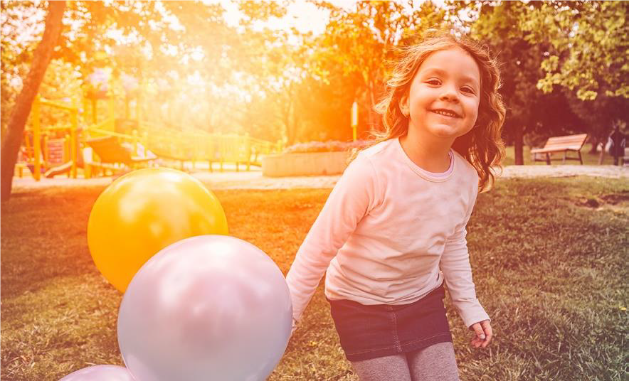 Kind mit Luftballon