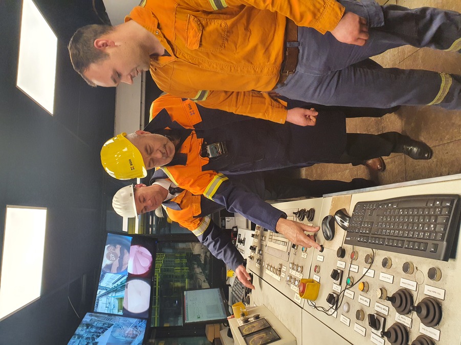 Landrat im Edelstahlwerk