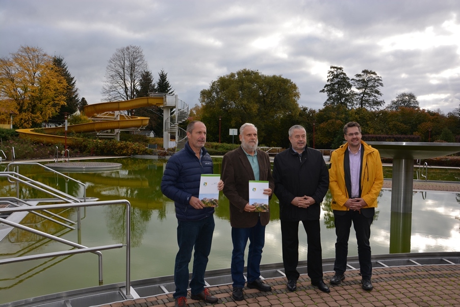 Fördermittelübergabe im Freibad Rathewalde