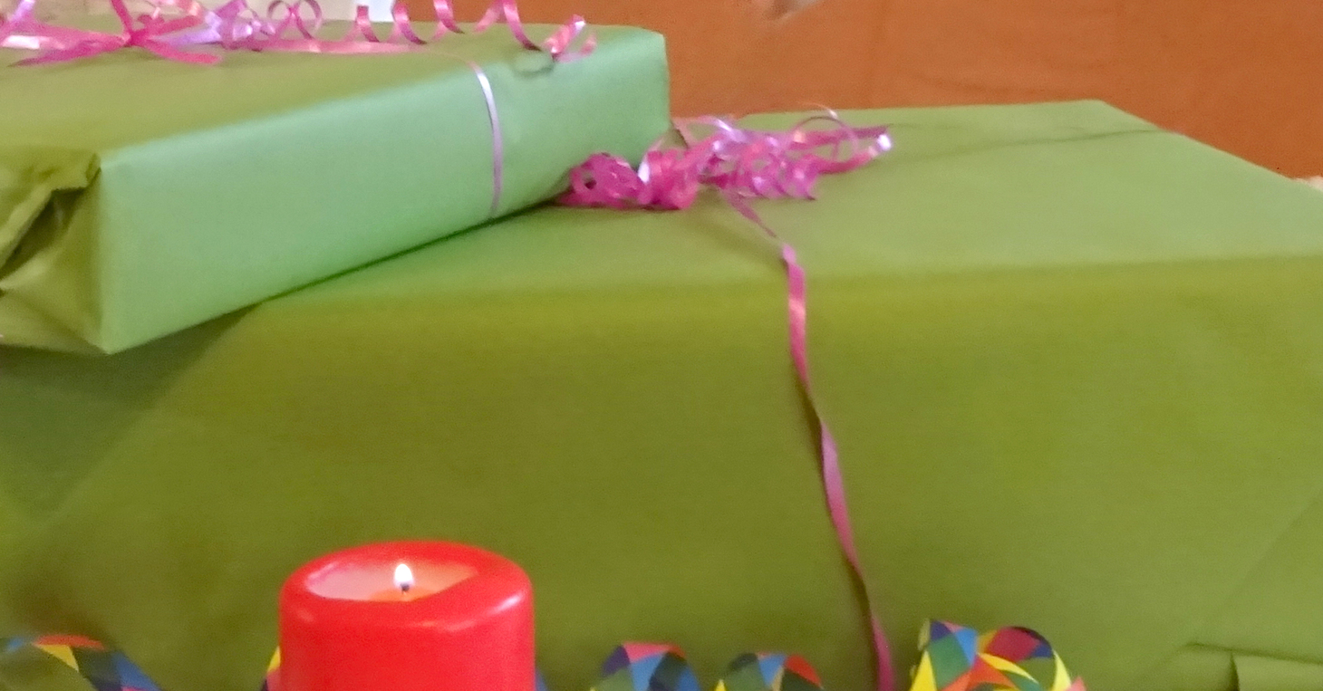 Symbolbild mit Geschenk