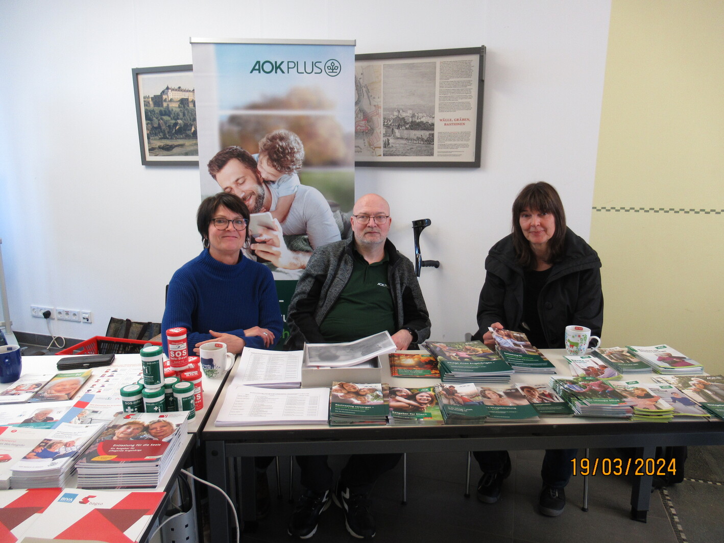 Mitarbeiter am Stand der AOK am Tag des Gesundheitsamtes