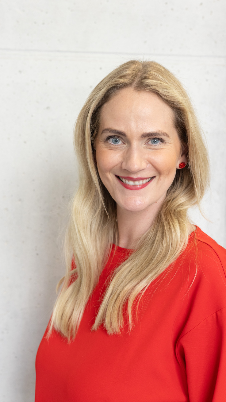 Frau Jessica Lackner