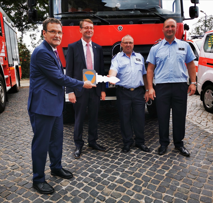 Übergabe Löschfahrzeuge