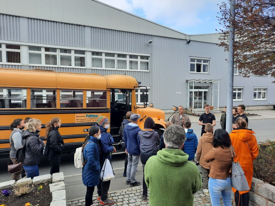 Amerikanischer Schulbus auf Tour