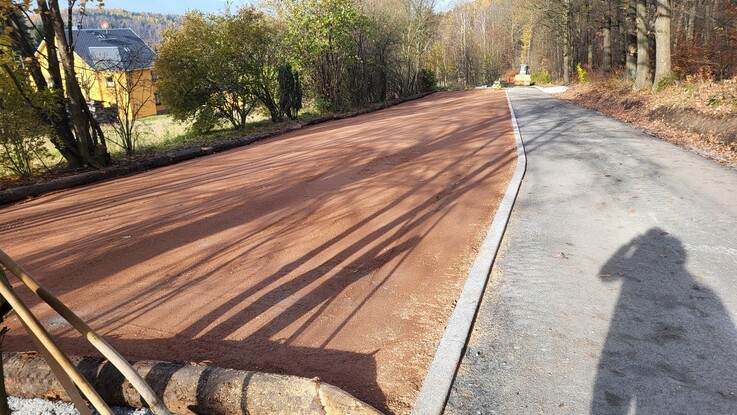 Weg am Parkplatz Reichstein